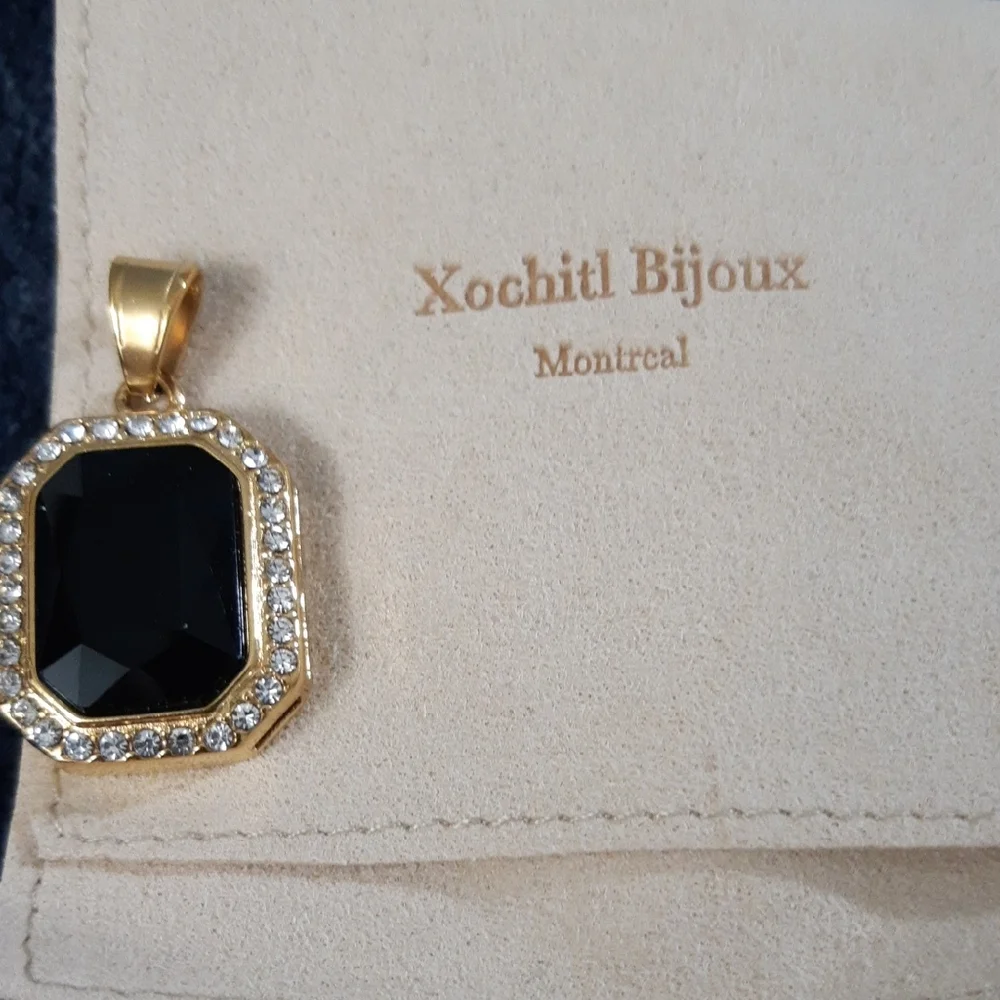 Gold and Black Pendant Necklace - Picture 1 of 5